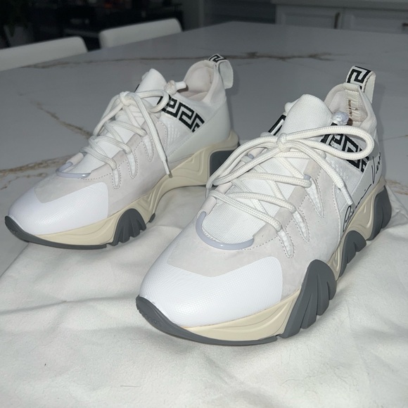 Versace Squalo Printed Sneakers - Picture 3 of 9